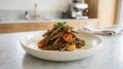 Fagiolini in umido: grüne Bohnen im Tomatensugo, sanft geschmort und schön sämig